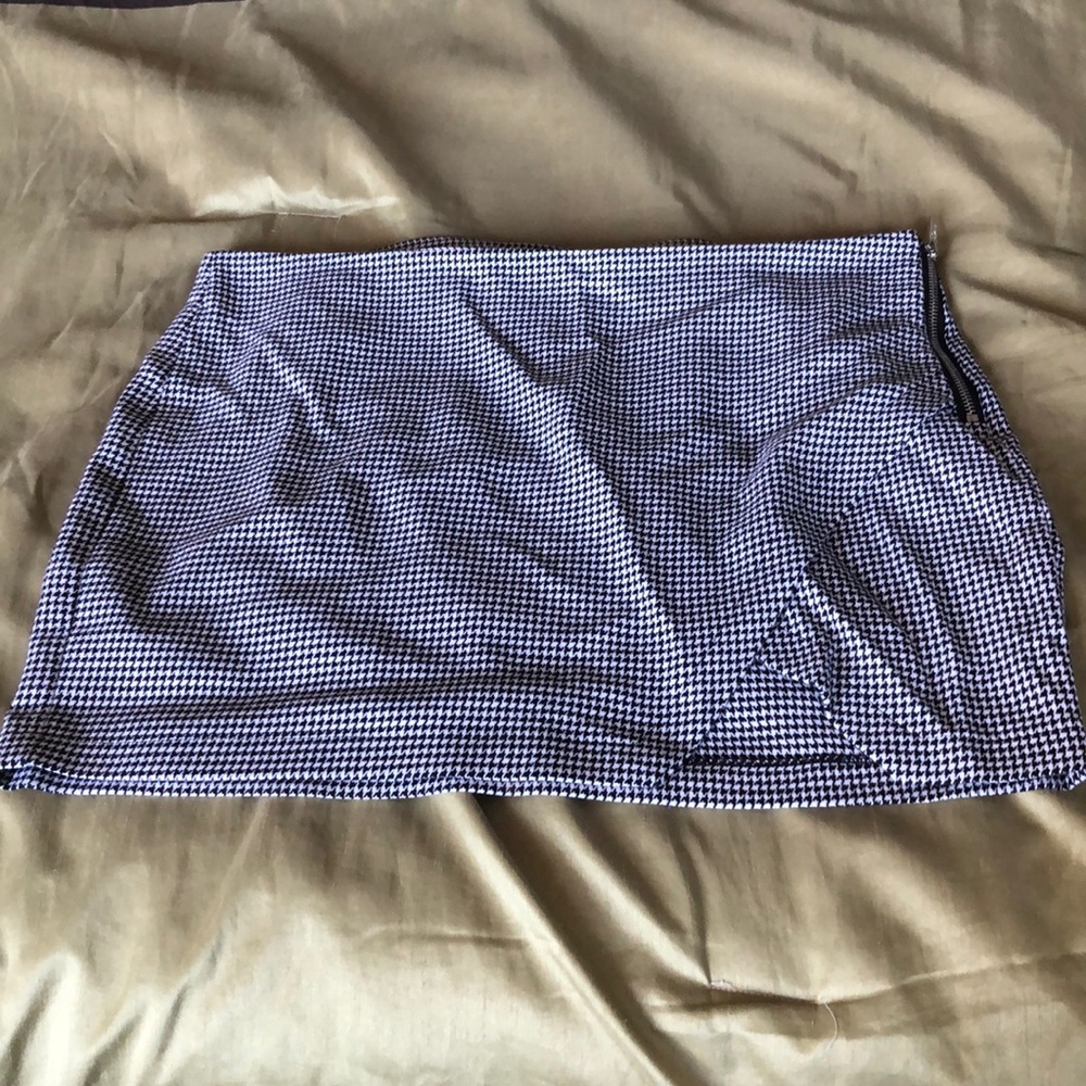 Guess mini skirt
